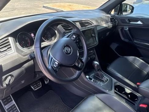 Used 2021 Volkswagen Tiguan SE FWD image 2