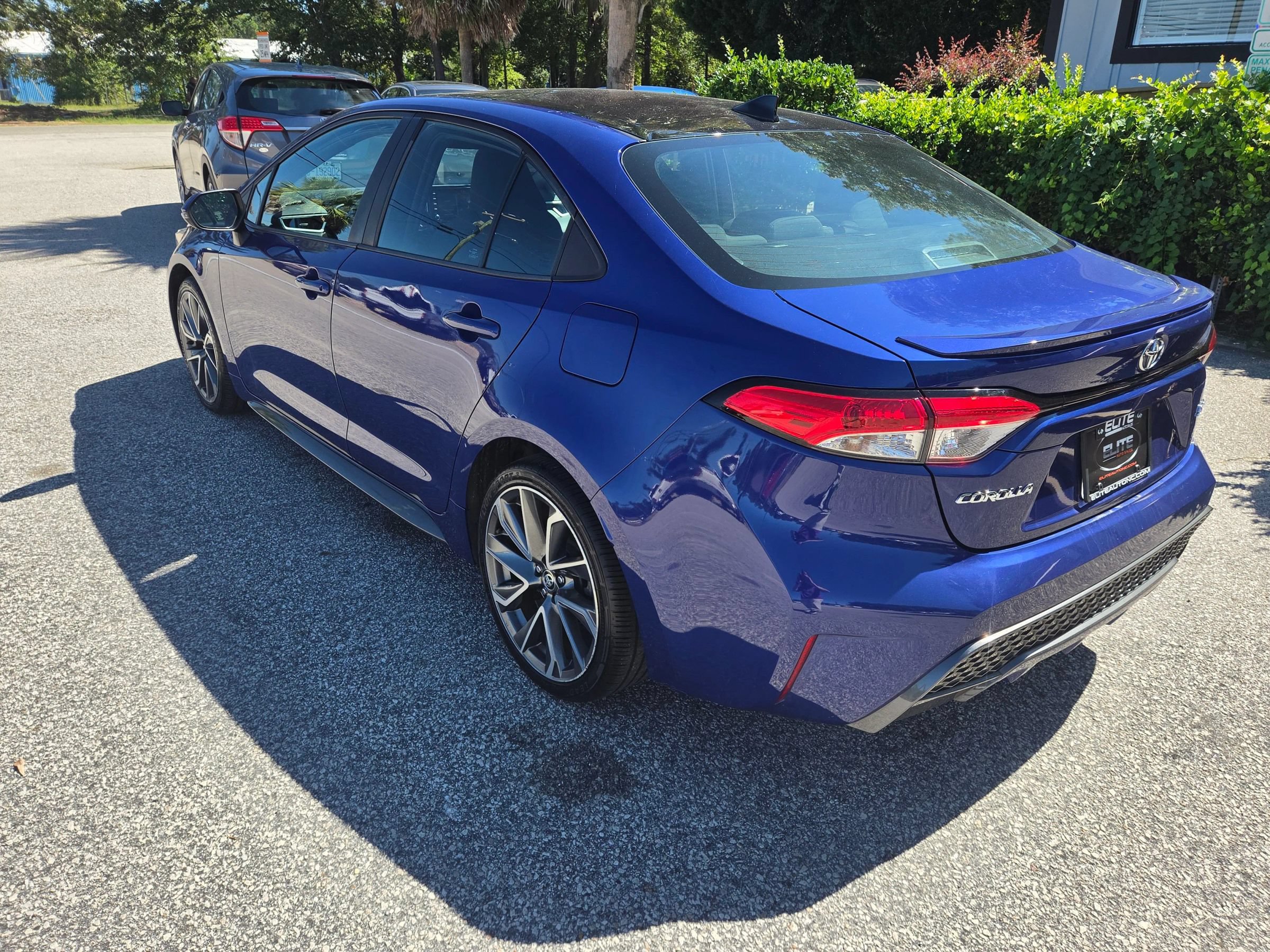 Used 2021 Toyota Corolla SE w/ SE Premium Package FWD image 9