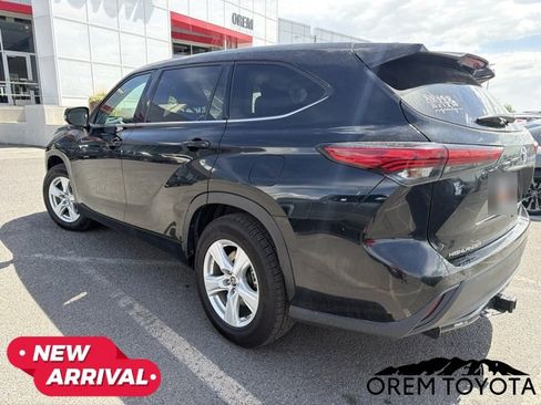 Used 2021 Toyota Highlander L FWD image 3