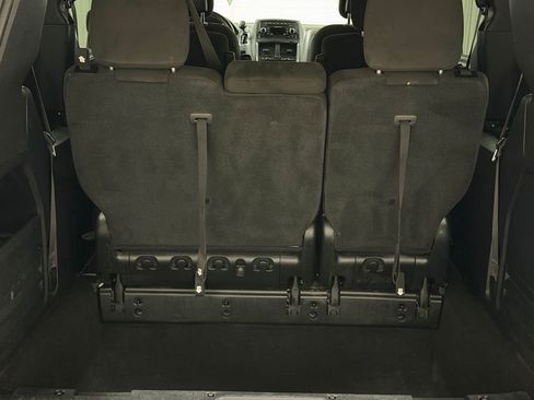 Used 2016 Dodge Grand Caravan SE FWD image 13