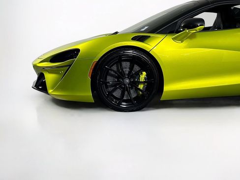 Used 2025 McLaren Artura Spider RWD image 23
