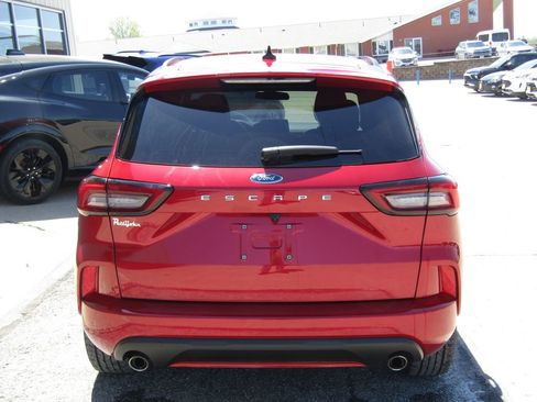 Used 2024 Ford Escape ST-Line w/ Cold Weather Package FWD image 4