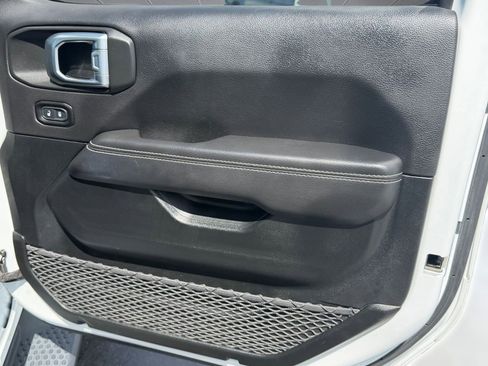 Used 2021 Jeep Wrangler Unlimited Sahara image 32