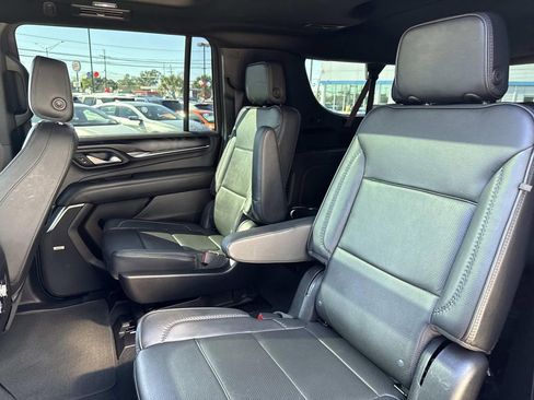 Used 2022 GMC Yukon XL Denali w/ Denali Premium Package image 16