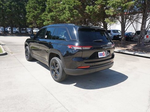 Used 2022 Jeep Grand Cherokee Limited w/ Luxury Tech Group II RWD image 23