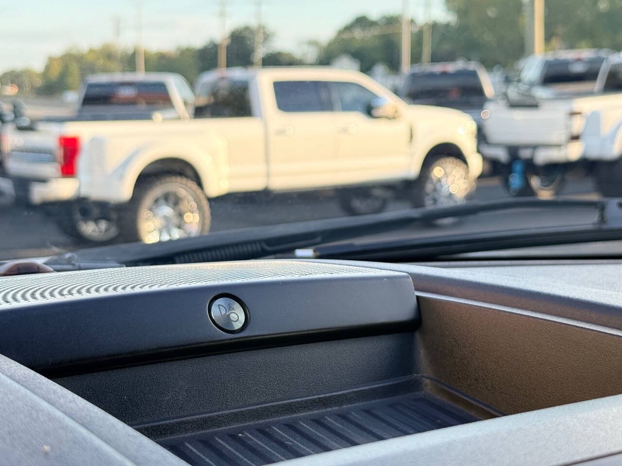 Used 2019 Ford F250 Lariat w/ Lariat Ultimate Package AWD/4WD image 32