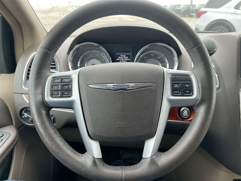 Used 2013 Chrysler Town & Country Touring-L w/ Driver Convenience Group image 22