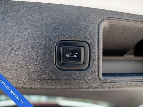 Used 2022 GMC Terrain SLT image 11