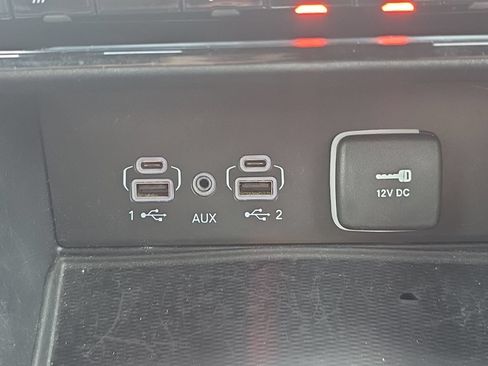 Used 2025 Jeep Grand Cherokee Altitude AWD/4WD image 27