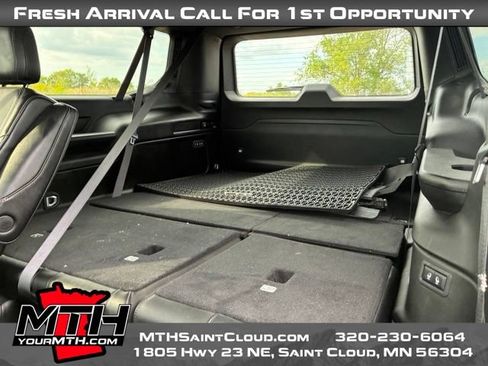 Used 2024 Jeep Wagoneer L Series II AWD/4WD image 11