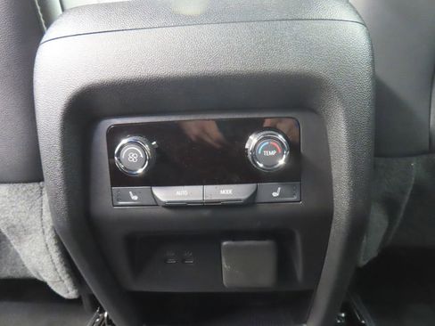 Used 2026 Chevrolet Traverse RS AWD/4WD image 18