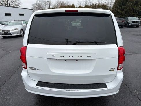 Used 2019 Dodge Grand Caravan SXT image 11