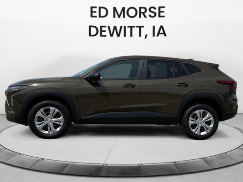 Used 2024 Chevrolet Trax LS FWD image 2