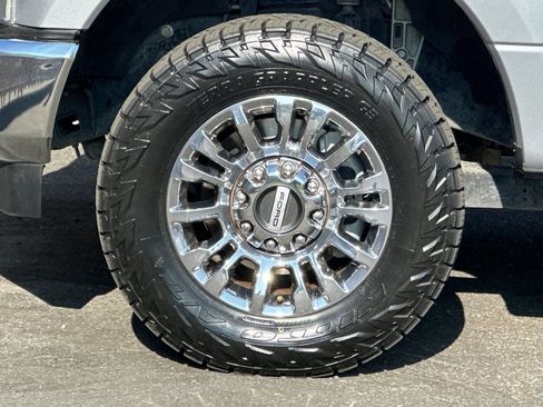 Used 2022 Ford F250 XLT w/ XLT Premium Package image 25