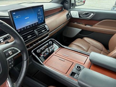 Used 2024 Lincoln Navigator L Reserve AWD/4WD image 6