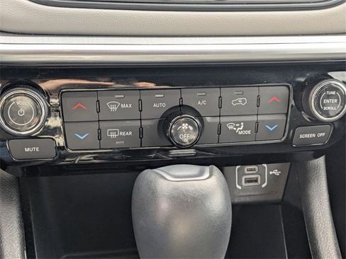 Used 2024 Jeep Compass Limited image 20