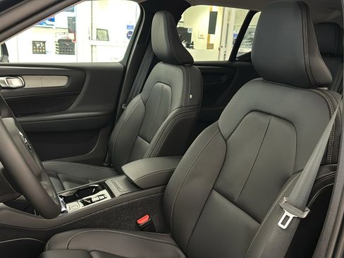 Used 2026 Volvo XC40 B5 Ultra w/ Protection Package Premier image 23