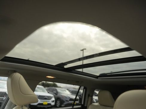 Used 2022 Toyota Highlander Platinum image 11