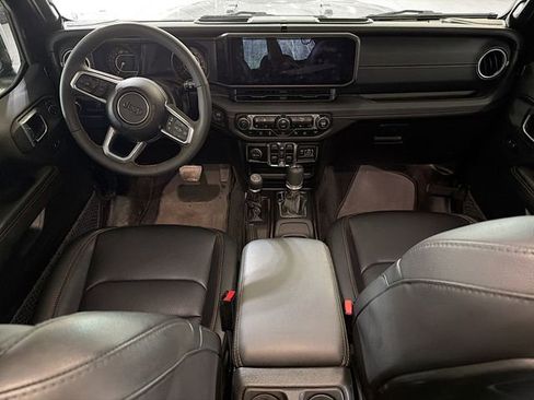 Used 2024 Jeep Wrangler Sahara w/ Technology Group AWD/4WD image 10