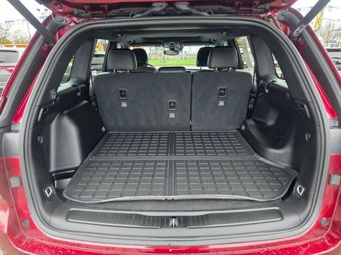 Used 2023 Jeep Grand Cherokee Altitude image 24