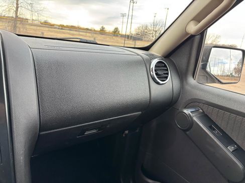 Used 2009 Ford Explorer XLT image 17