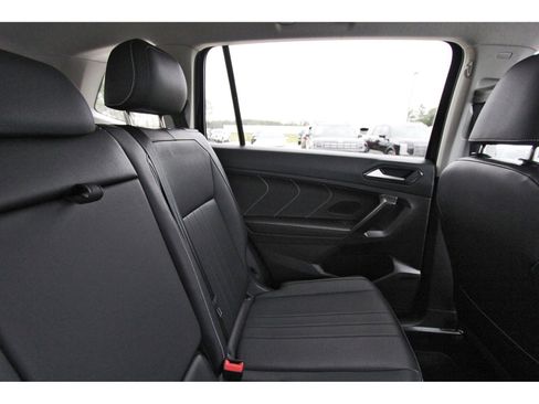 Used 2023 Volkswagen Tiguan SE FWD image 14