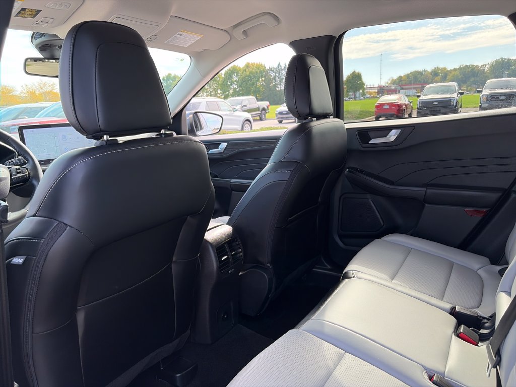 Used 2024 Ford Escape Platinum AWD/4WD image 27