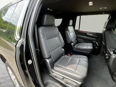 Used 2025 GMC Yukon XL Denali AWD/4WD image 25