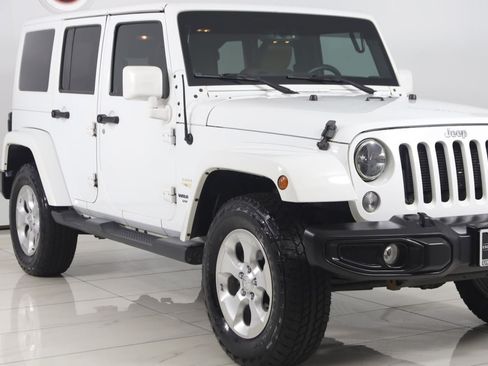 Used 2015 Jeep Wrangler Unlimited Sahara w/ Connectivity Group AWD/4WD image 35