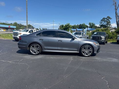 Used 2017 Volkswagen Passat 1.8T R-Line FWD image 6