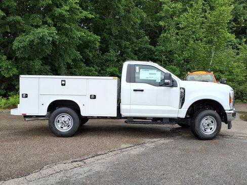 New 2025 Ford F250 XL w/ FX4 Off-Road Package AWD/4WD image 4