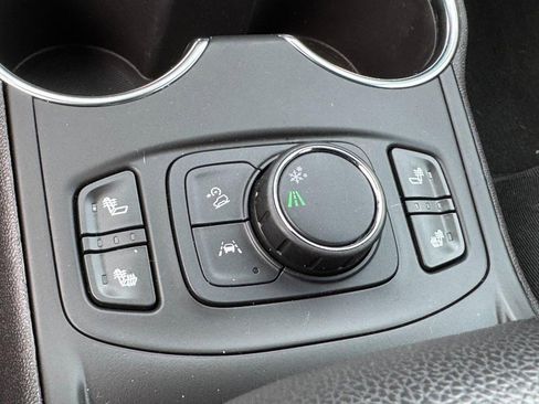 Used 2024 GMC Terrain SLE w/ Driver Convenience Package image 25