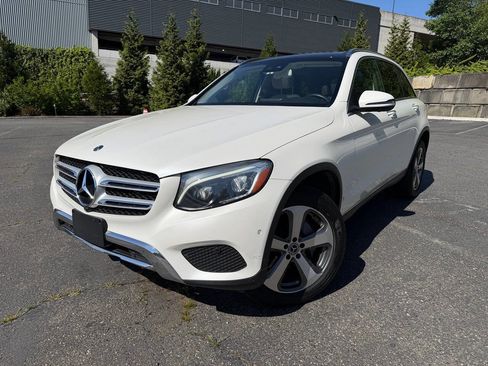 Used 2018 Mercedes-Benz GLC 300 4MATIC image 2