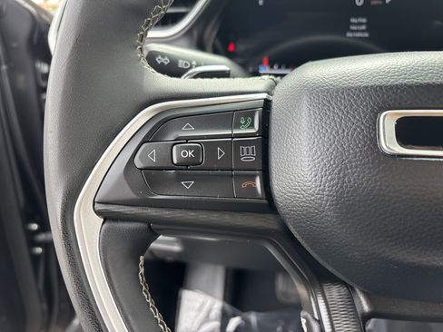 Used 2023 Jeep Grand Cherokee L Laredo AWD/4WD image 26