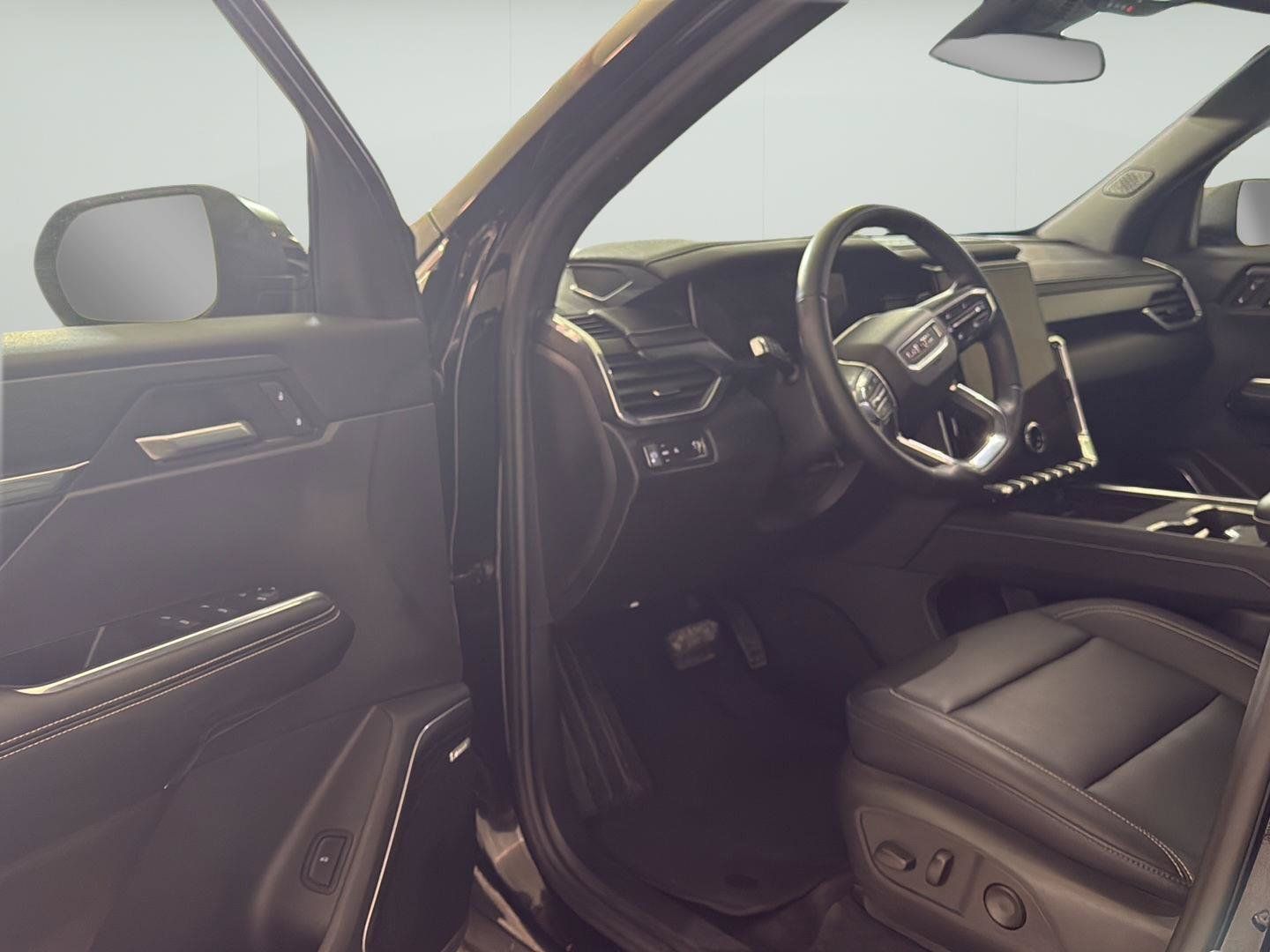 Used 2024 GMC Acadia Elevation FWD image 13