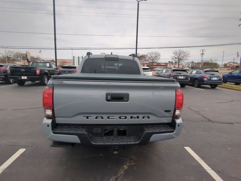 Used 2019 Toyota Tacoma TRD Off-Road w/ TRD Premium Off Road Package image 7