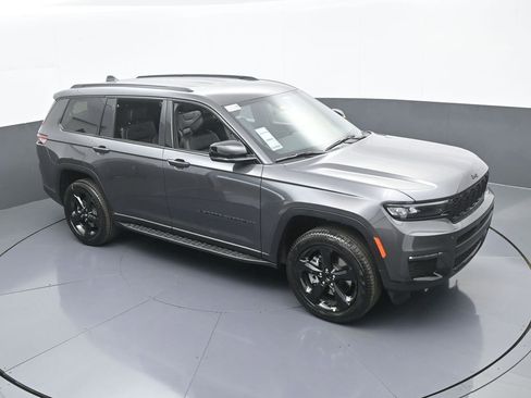 Used 2025 Jeep Grand Cherokee L Limited w/ Black Appearance Package image 50