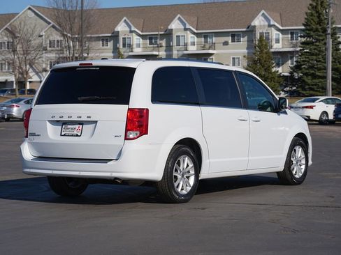 Used 2020 Dodge Grand Caravan SXT w/ Rear Park Assist Package FWD image 3