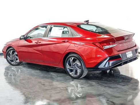 Used 2024 Hyundai Elantra Limited FWD image 9