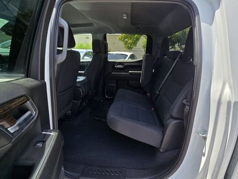 Used 2023 GMC Sierra 1500 SLE image 15