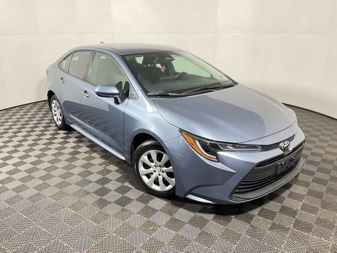 Used 2025 Toyota Corolla LE image 4