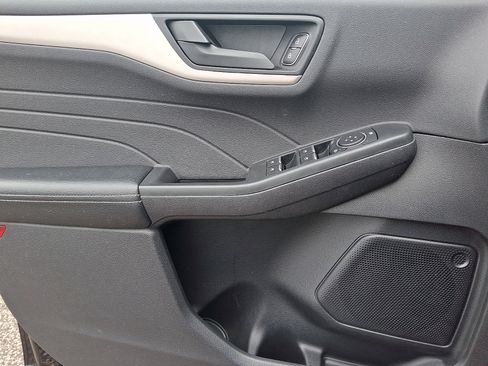 Certified 2022 Ford Escape SE w/ SE Sport Appearance Package image 20