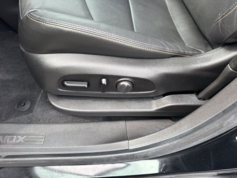 Used 2020 Chevrolet Equinox LT w/ Midnight Edition FWD image 15