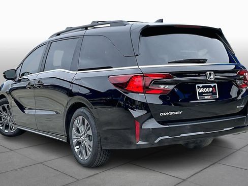 New 2026 Honda Odyssey Touring image 11