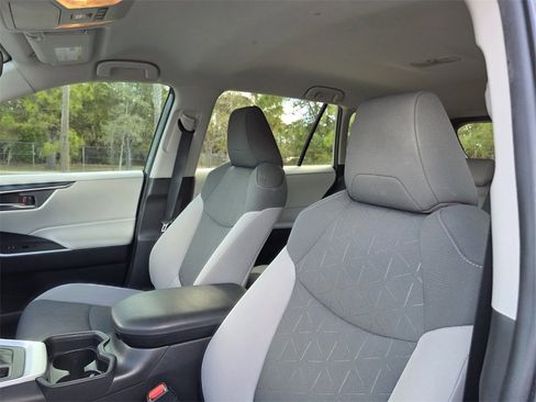 Certified 2020 Toyota RAV4 XLE image 24