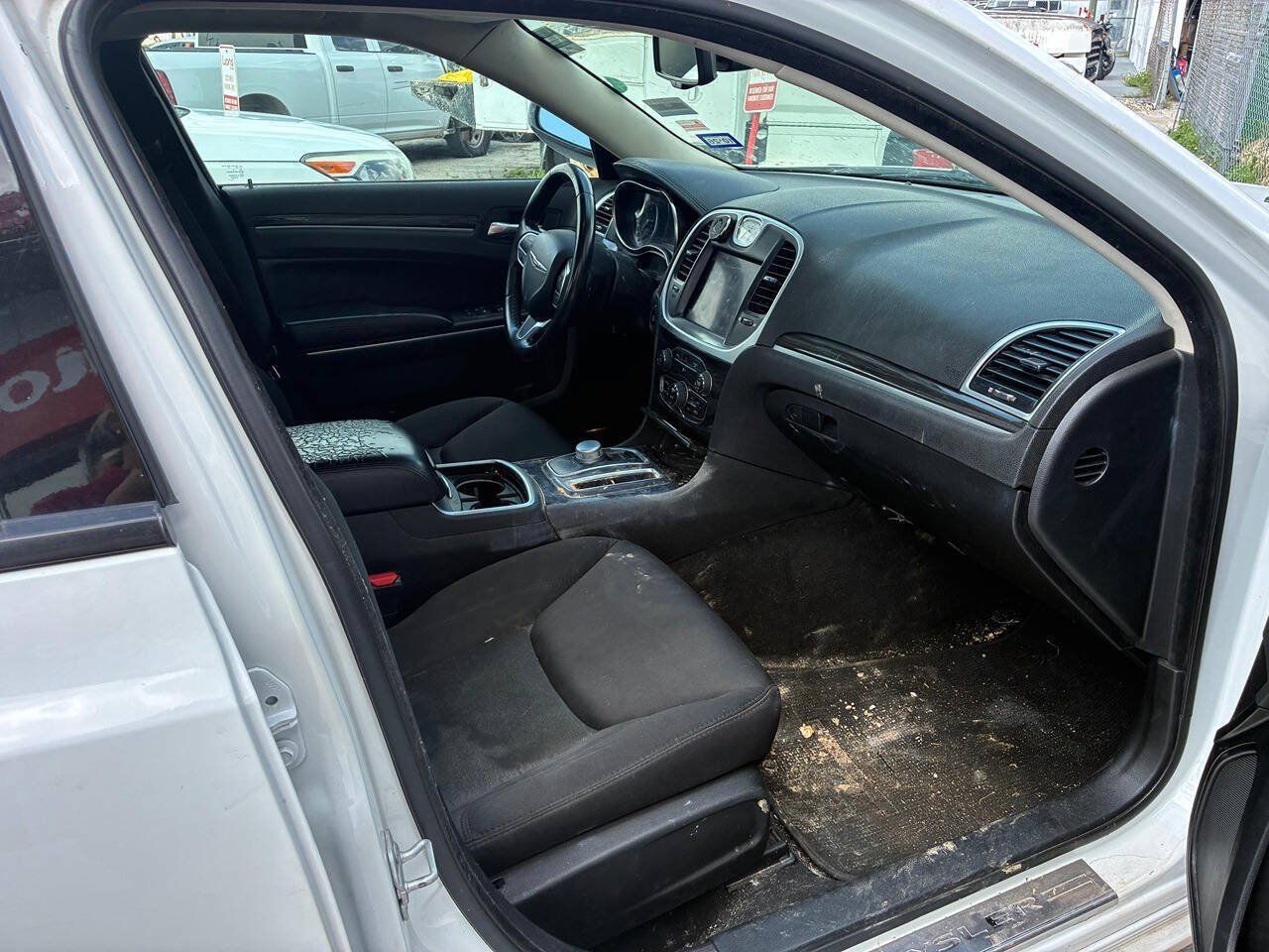 Used 2022 Chrysler 300 Touring w/ Sport Appearance Package RWD image 6