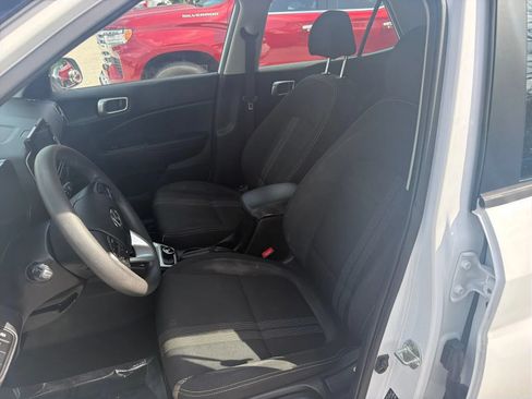 Used 2020 Hyundai Venue SEL FWD image 11