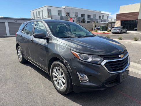 Used 2021 Chevrolet Equinox LS FWD image 3