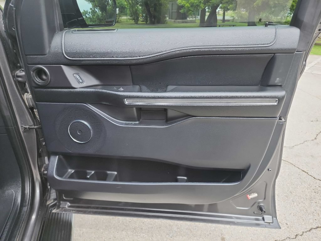 Used 2019 Ford Expedition XLT w/ Equipment Group 202A RWD image 38