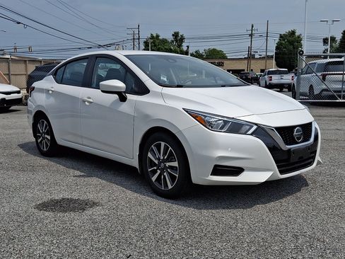 Used 2022 Nissan Versa SV w/ Trunk Package FWD image 3